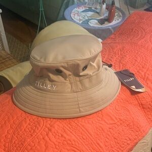 Tilley Loves Golf hat light tan L NWT